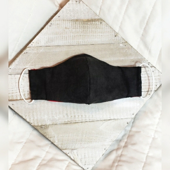 Red Black Plaid Face Mask Reversible Triple Layer Filter NWT - Picture 3 of 3